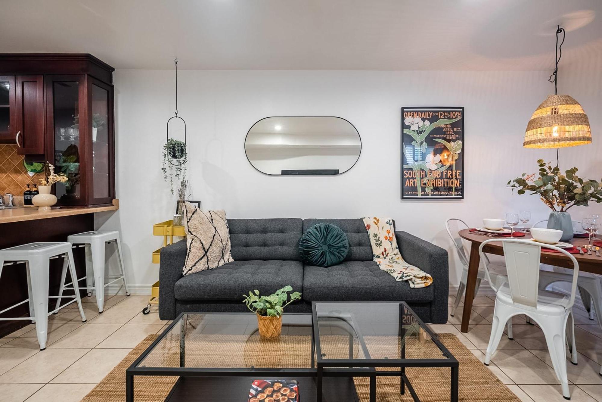 Basement Suite With Private Patio In Davenport Toronto Bagian luar foto
