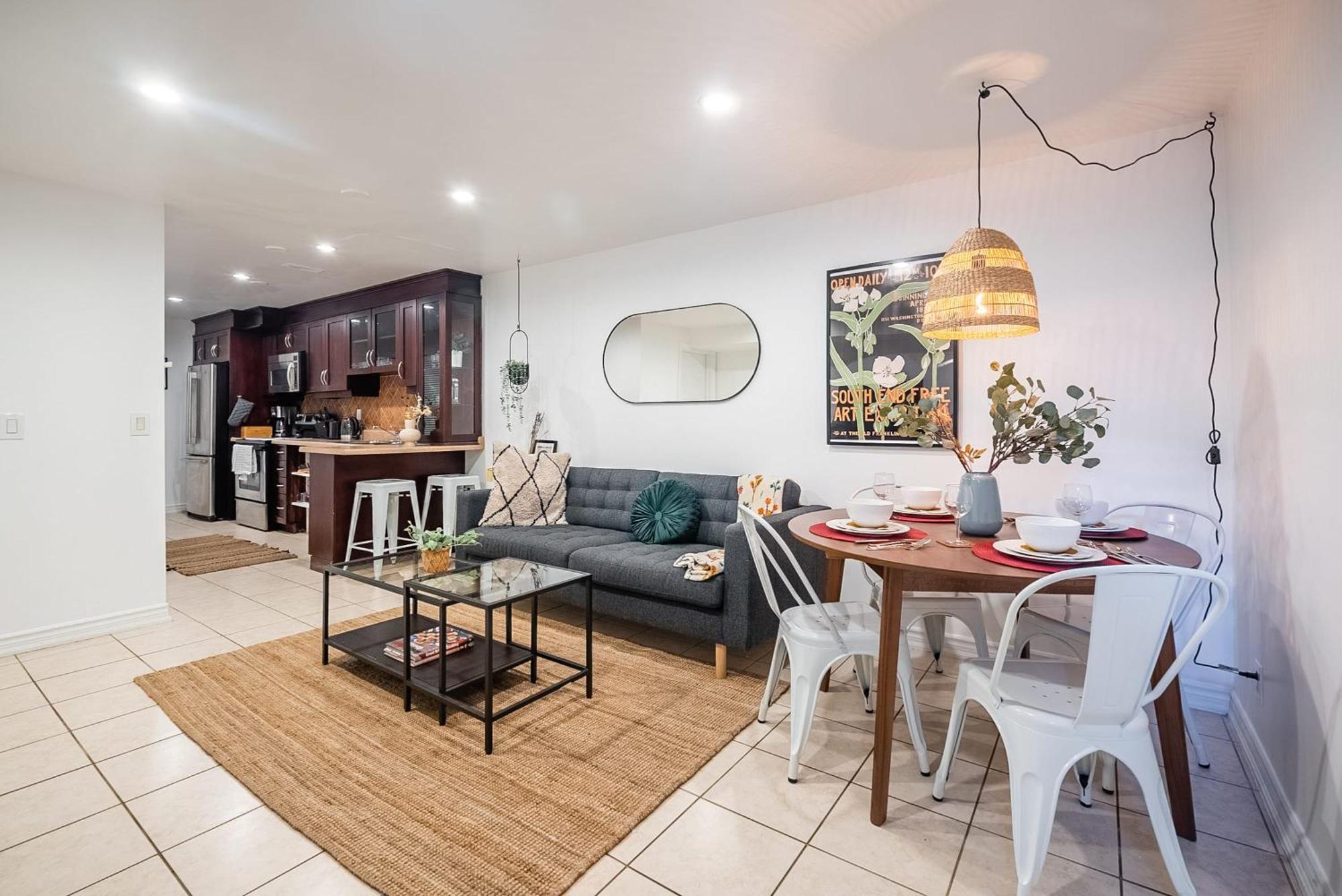 Basement Suite With Private Patio In Davenport Toronto Bagian luar foto