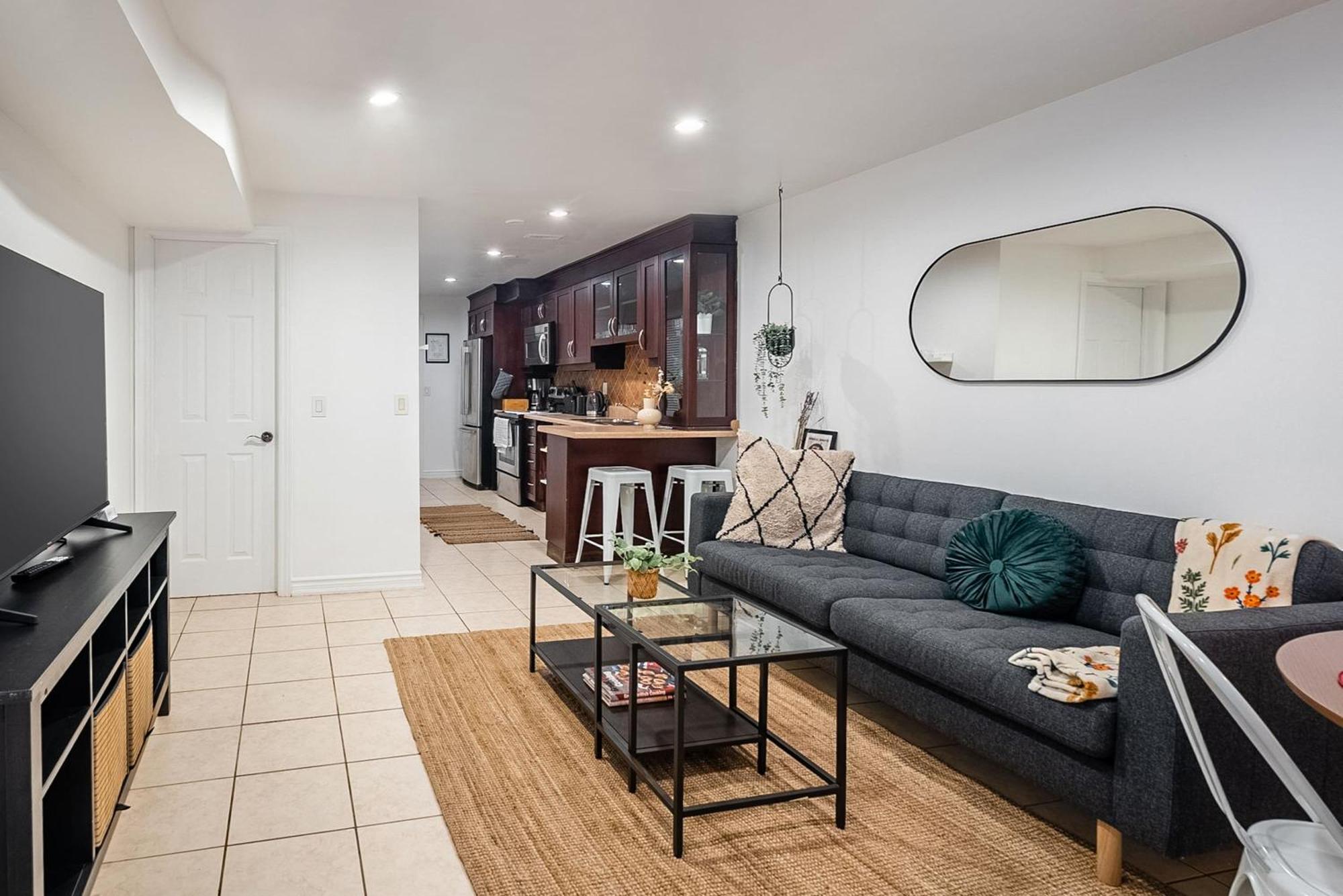 Basement Suite With Private Patio In Davenport Toronto Bagian luar foto