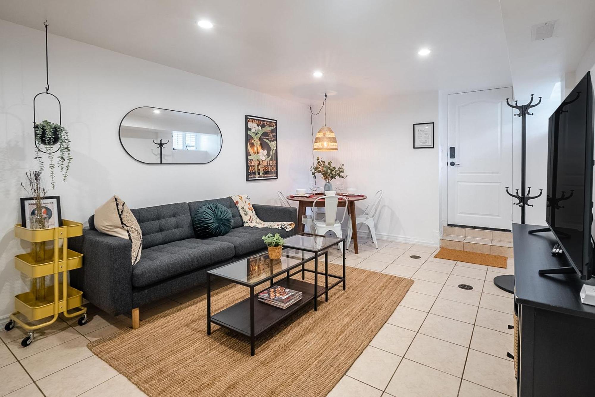 Basement Suite With Private Patio In Davenport Toronto Bagian luar foto